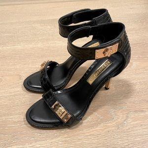 NWOT Black snakeskin detailing heels size 35.5.